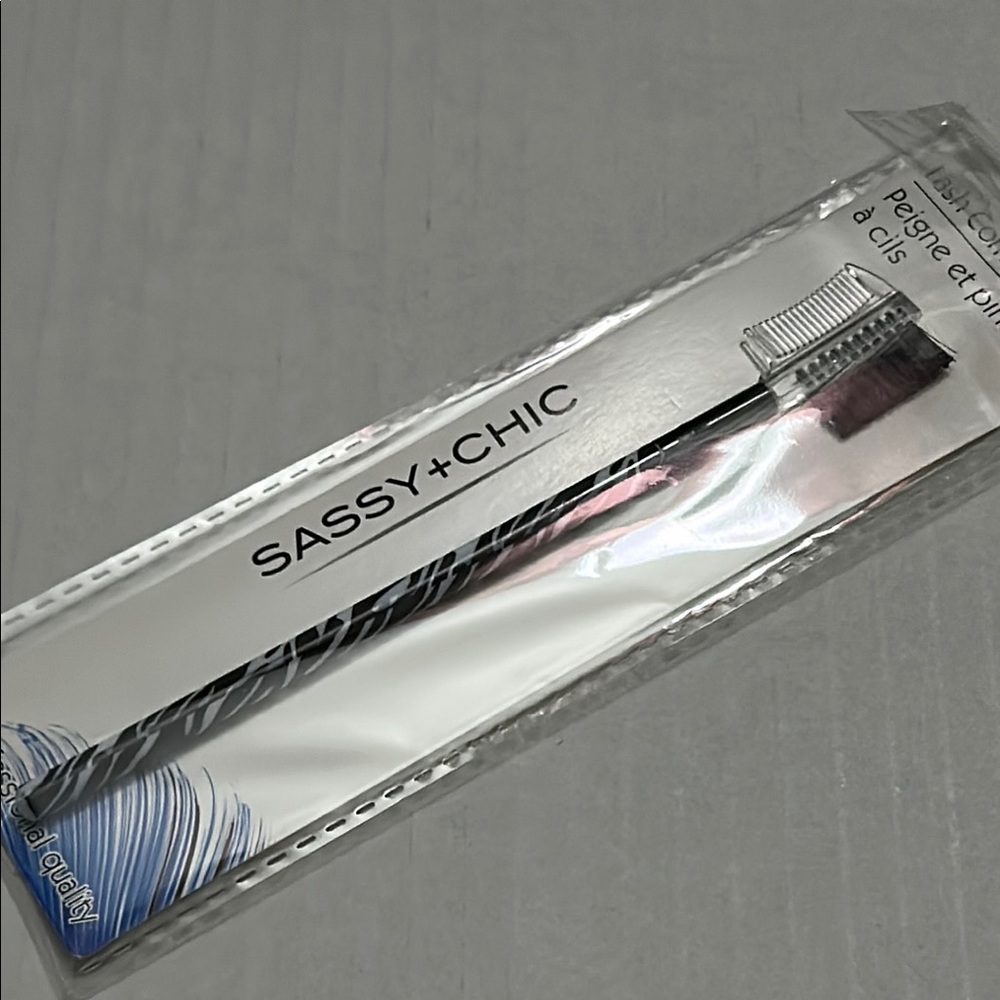 🆕 Sassy+Chic Zebra Eye Mask and Brush Set - Picture 4 of 7